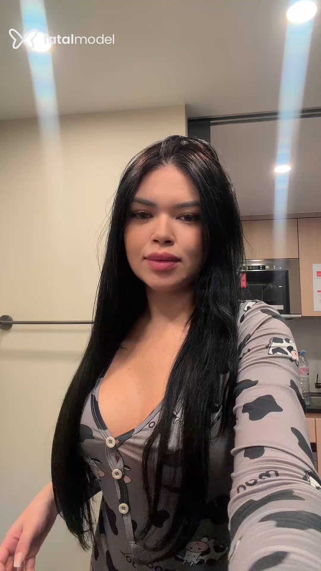 Acompanhante mulher morena (o) de olhos castanhos em Salvador Acompanhante mulher morena (o) de olhos castanhos em Salvador - Leticia