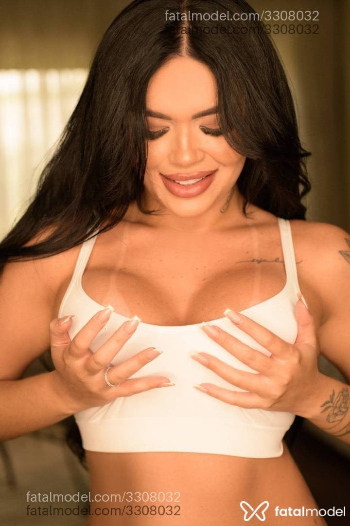 Acompanhante mulher morena (o) de olhos castanhos - Leticia Bellini