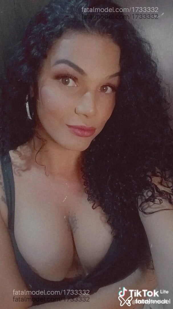 Acompanhante mulher trans morena (o) de olhos mel - MORENA