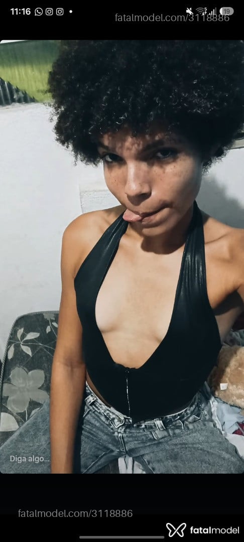 Acompanhante mulher trans morena (o) de olhos castanhos - Michelyy