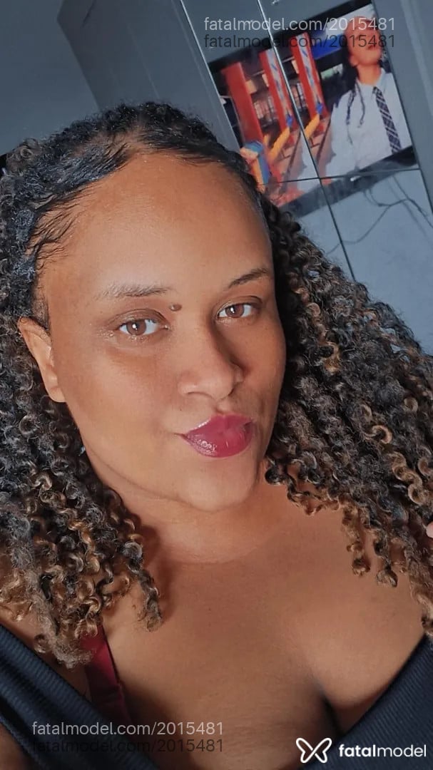 Acompanhante mulher com cabelo castanho de olhos castanhos - Jadi