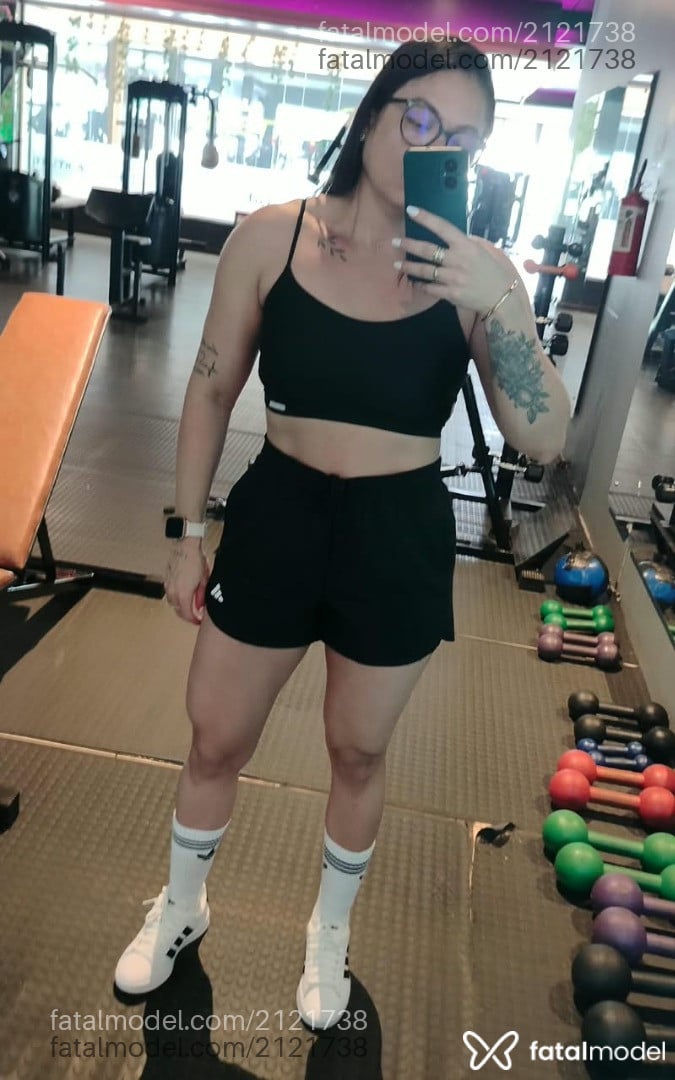 Acompanhante mulher com cabelo castanho de olhos castanhos - Melina Schutz