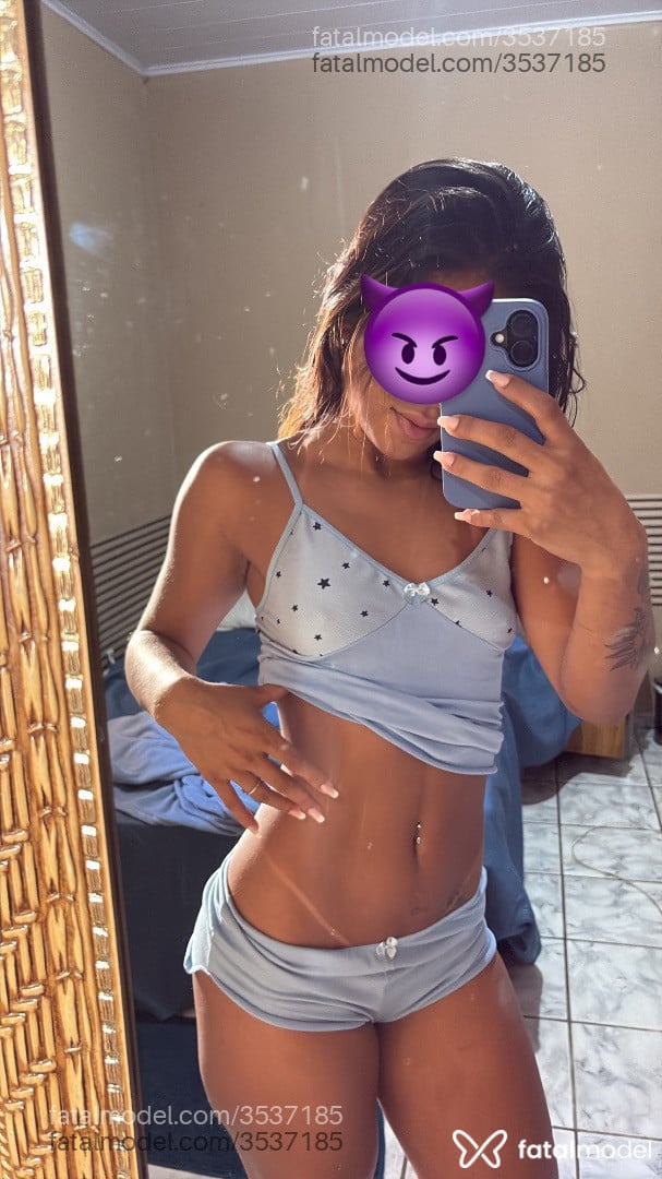 Acompanhante mulher com cabelo castanho de olhos castanhos - Jadee