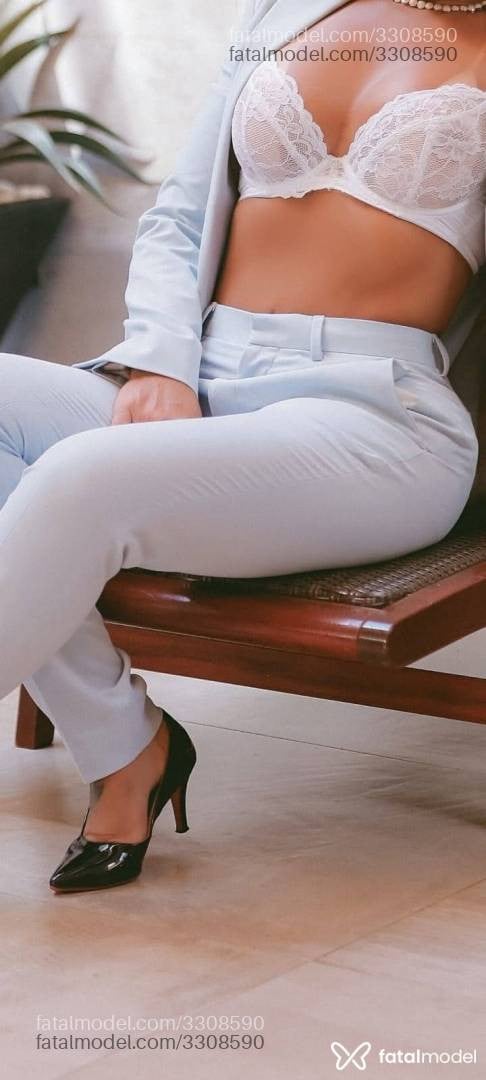 Acompanhante mulher com cabelo castanho de olhos mel - Nicole