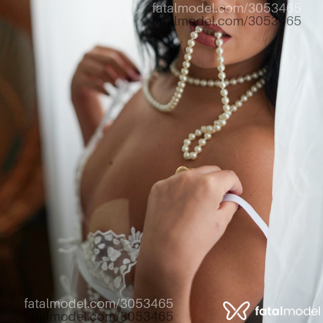 Acompanhante mulher morena (o) de olhos castanhos - Maya Padilha