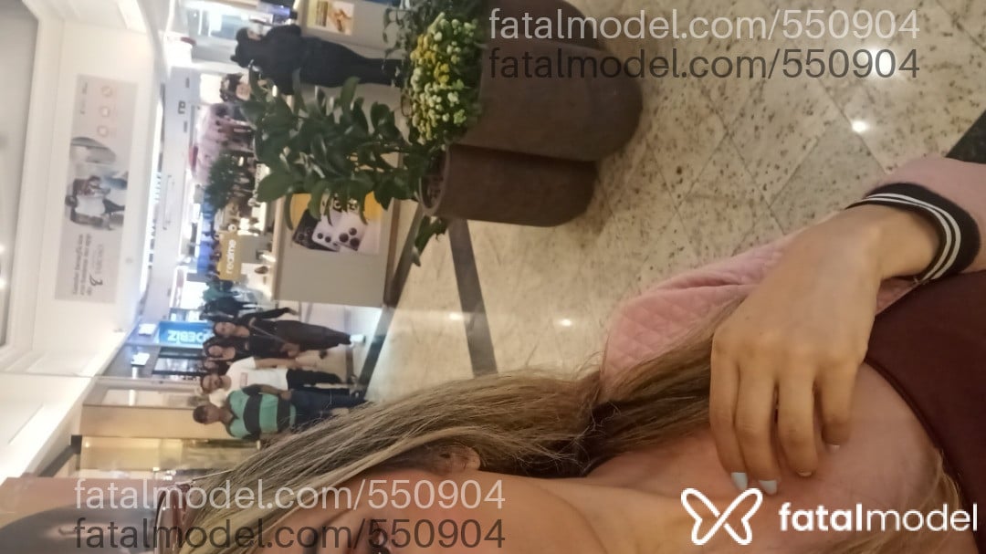 Acompanhante mulher trans loira (o) de olhos mel - Cibele rondy