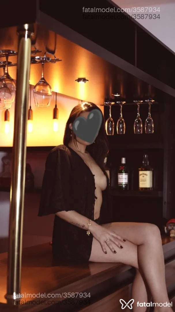 Acompanhante mulher morena (o) de olhos pretos - Fran