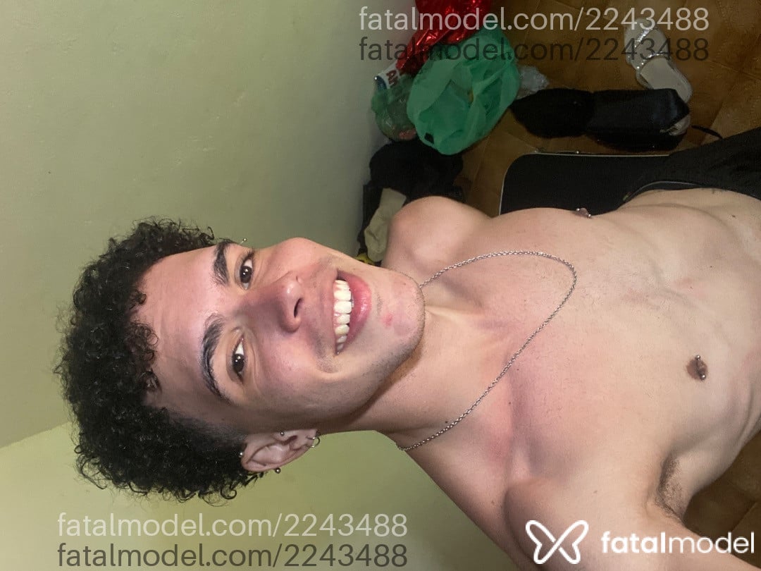 Acompanhante homem com cabelo castanho de olhos castanhos - Freittas