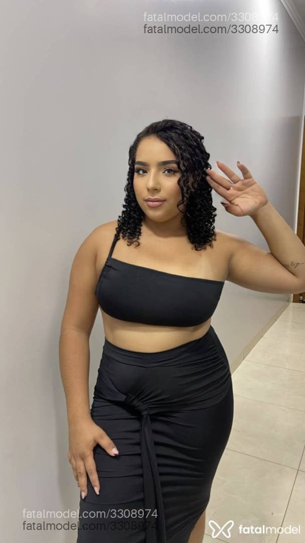 Acompanhante mulher com cabelo castanho de olhos castanhos - Lara