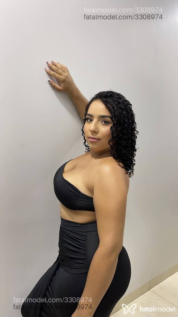 Acompanhante mulher com cabelo castanho de olhos castanhos - Lara