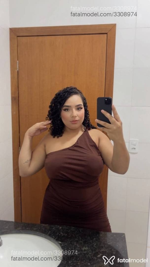 Acompanhante mulher com cabelo castanho de olhos castanhos - Lara