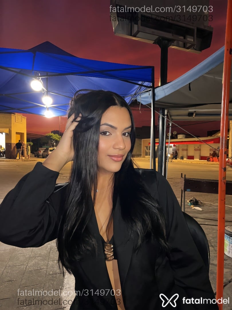 Acompanhante mulher trans morena (o) de olhos pretos - Paola Ferraz