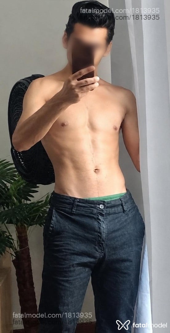 Acompanhante homem com cabelo castanho de olhos castanhos - Vinícius Tur