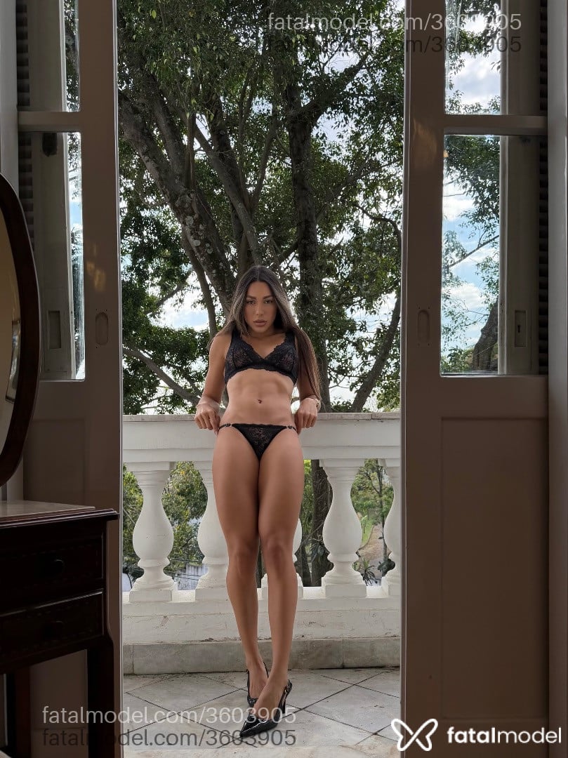 Acompanhante mulher com cabelo castanho de olhos mel - Maria Clara