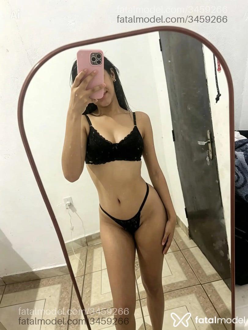 Acompanhante mulher morena (o) de olhos castanhos - Rayane