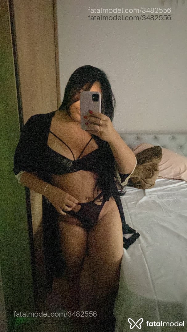 Acompanhante mulher morena (o) de olhos pretos - Clara