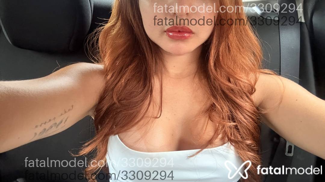 Acompanhante mulher ruiva (o) de olhos castanhos - Cherry