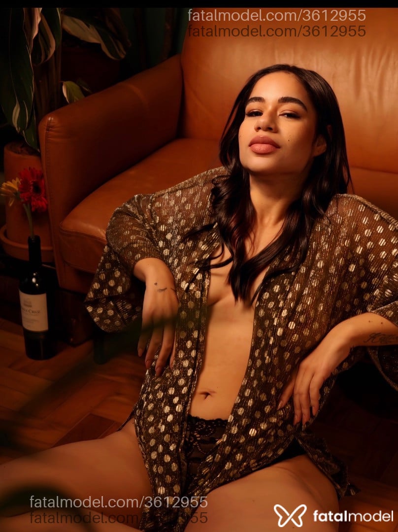 Acompanhante mulher morena (o) de olhos castanhos - Fernanda