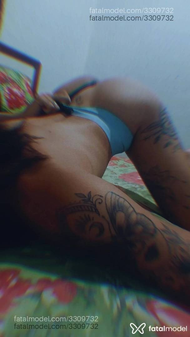 Acompanhante mulher trans com cabelo castanho de olhos castanhos - Lunna Soares