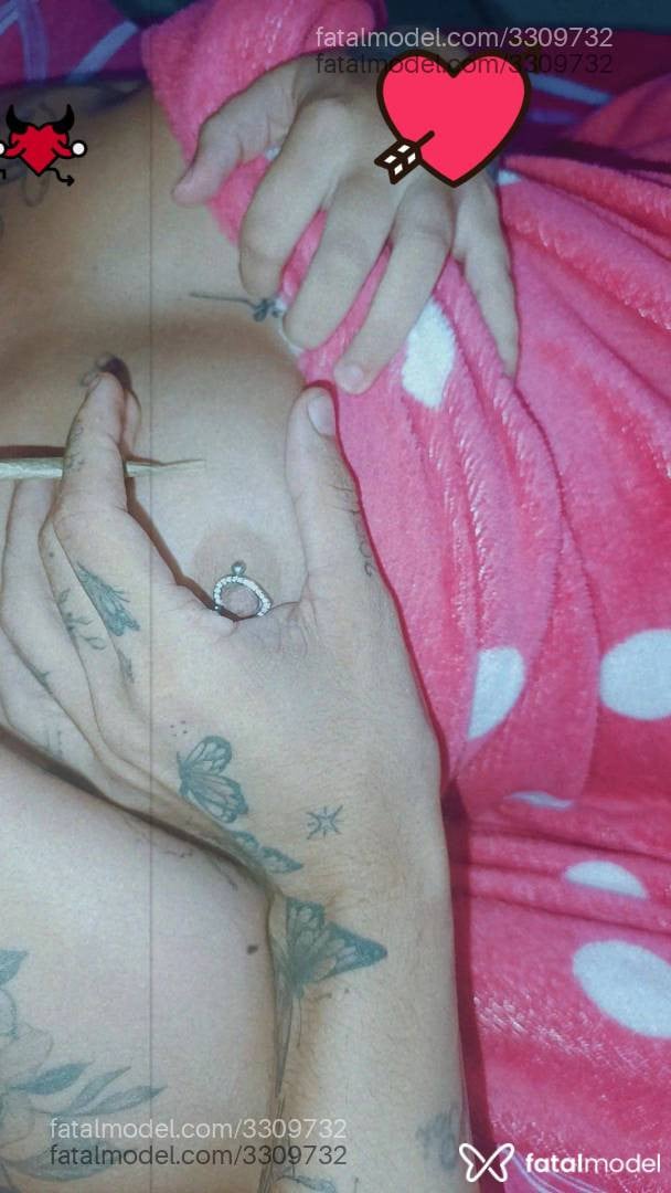 Acompanhante mulher trans com cabelo castanho de olhos castanhos - Lunna