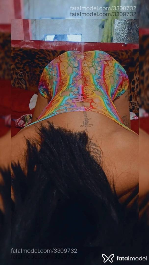 Acompanhante mulher trans com cabelo castanho de olhos castanhos - Lunna Acompanhante mulher trans com cabelo castanho de olhos castanhos - Lunna