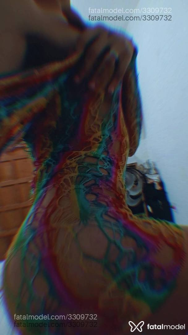 Acompanhante mulher trans com cabelo castanho de olhos castanhos - Lunna