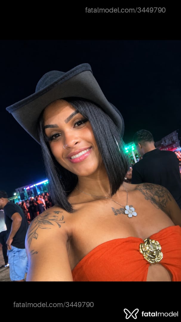 Acompanhante mulher trans com cabelo castanho de olhos castanhos - Paty Princes