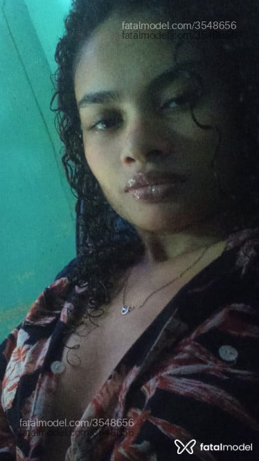 Acompanhante mulher com cabelo castanho de olhos castanhos - Morena