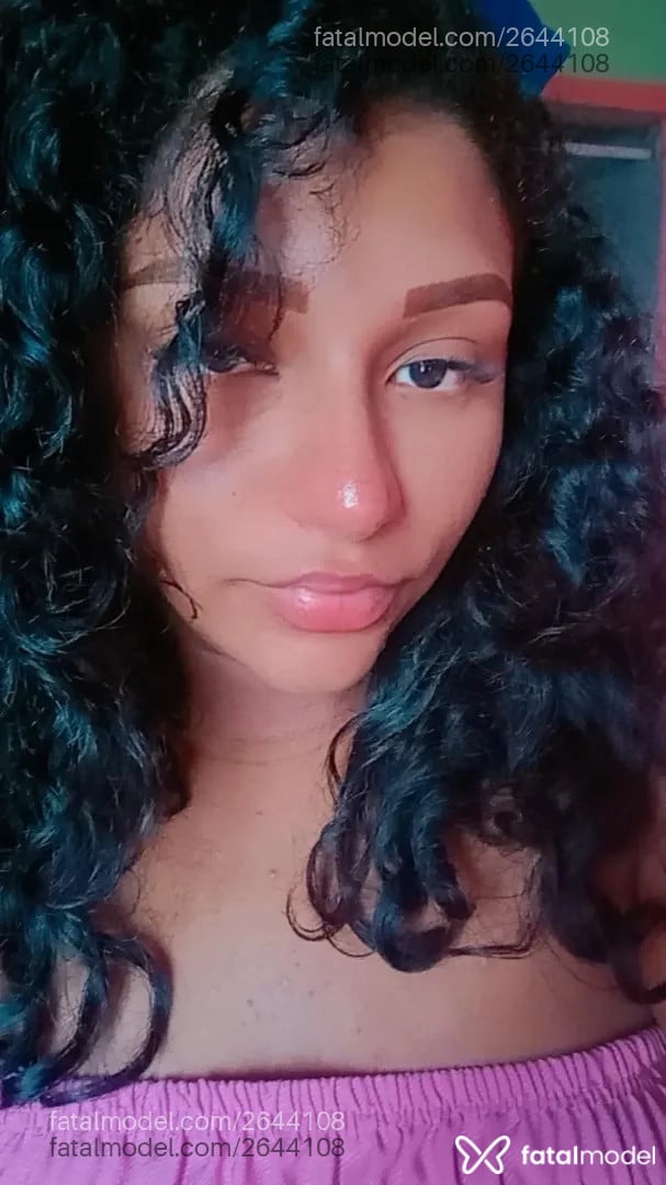 Acompanhante mulher morena (o) de olhos pretos - Taytay
