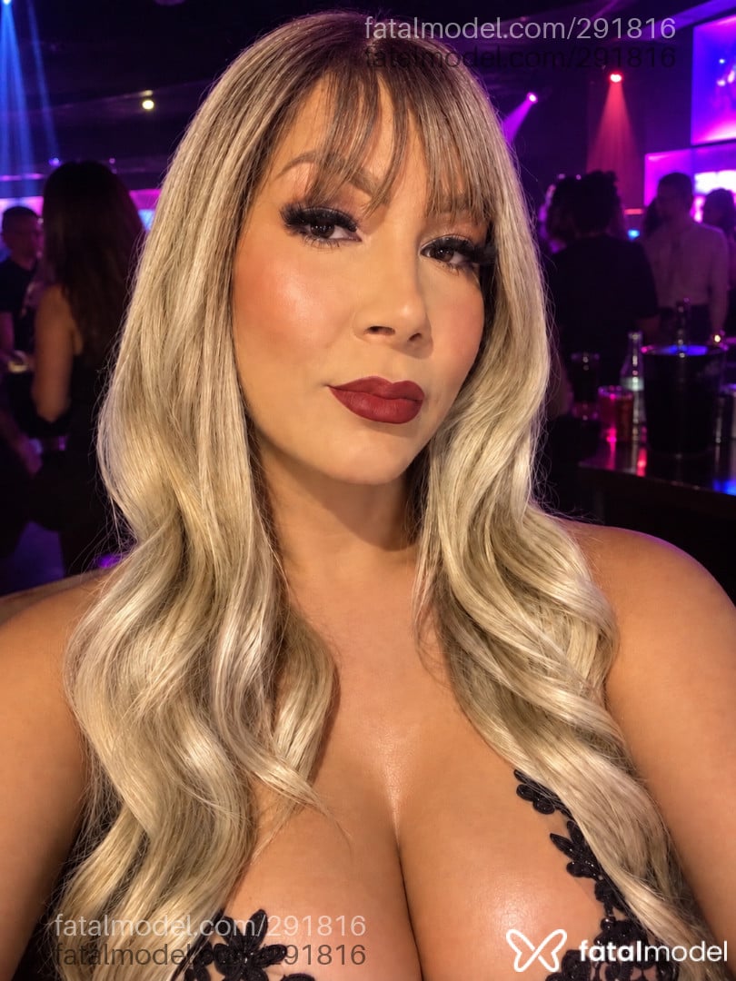 Acompanhante mulher trans loira (o) de olhos azuis - SABRINA MORETTI