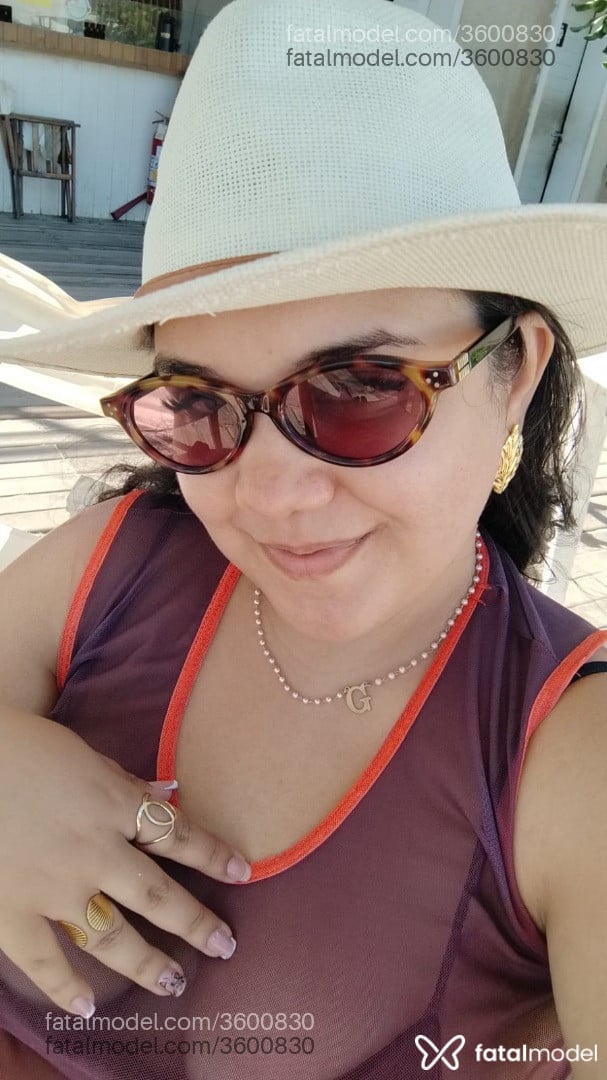 Acompanhante mulher morena (o) de olhos castanhos - Bell Lívia