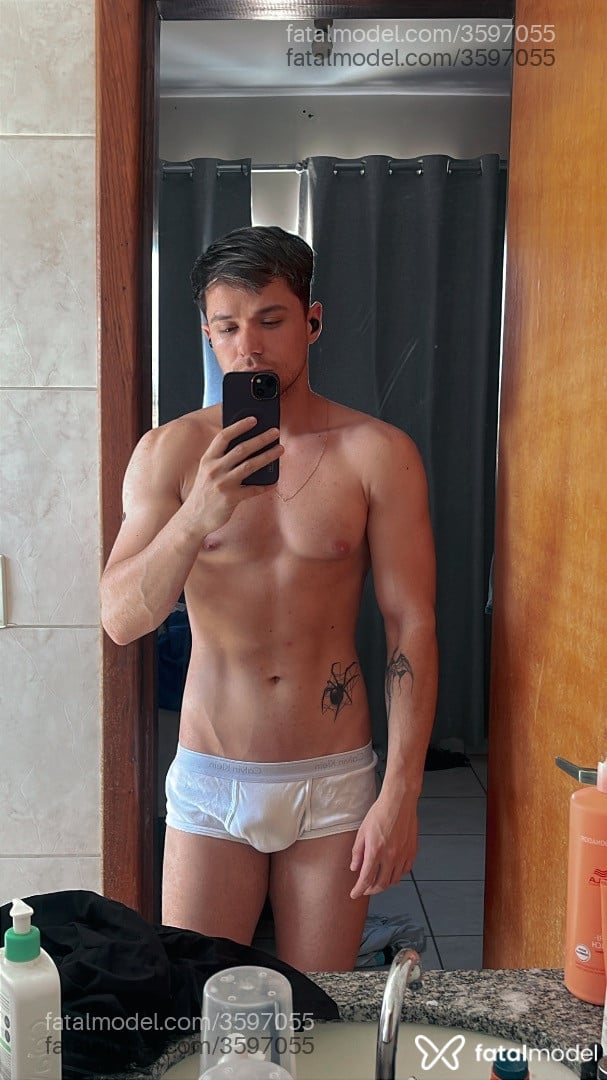 Acompanhante homem com cabelo castanho de olhos castanhos - Alex Souza