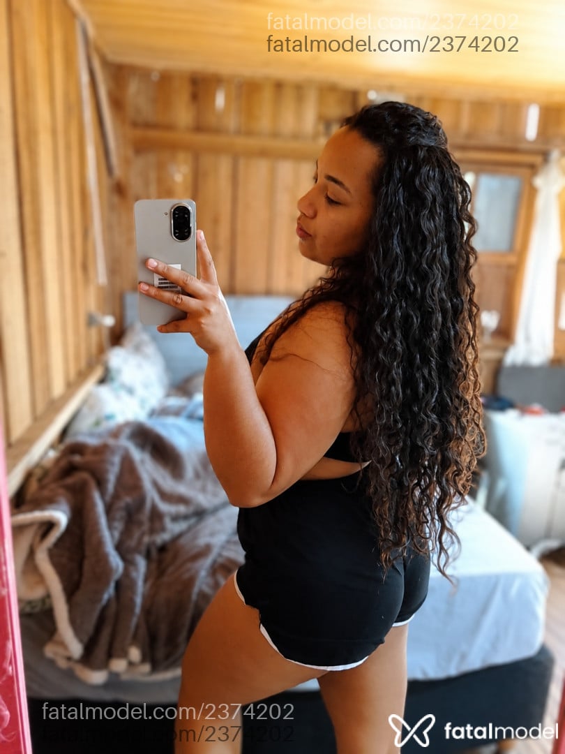 Acompanhante mulher morena (o) de olhos castanhos - Juuh