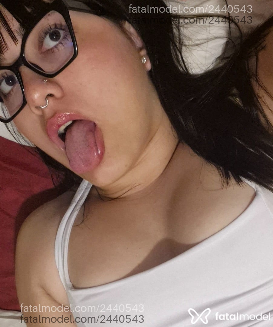 Acompanhante mulher com cabelo castanho de olhos castanhos - Selene