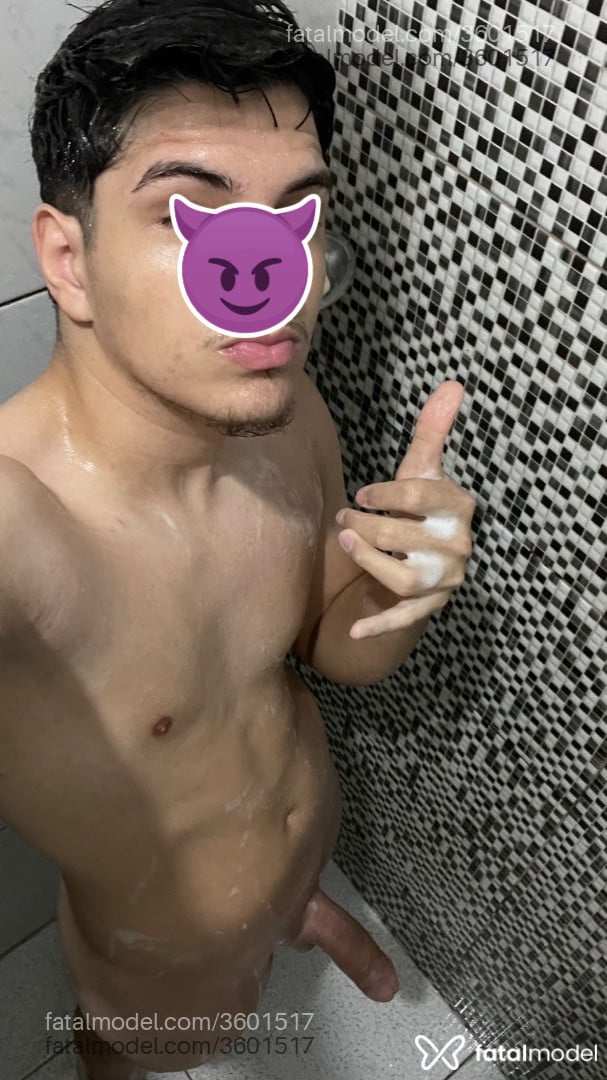 Acompanhante homem com cabelo castanho de olhos castanhos - Branquin