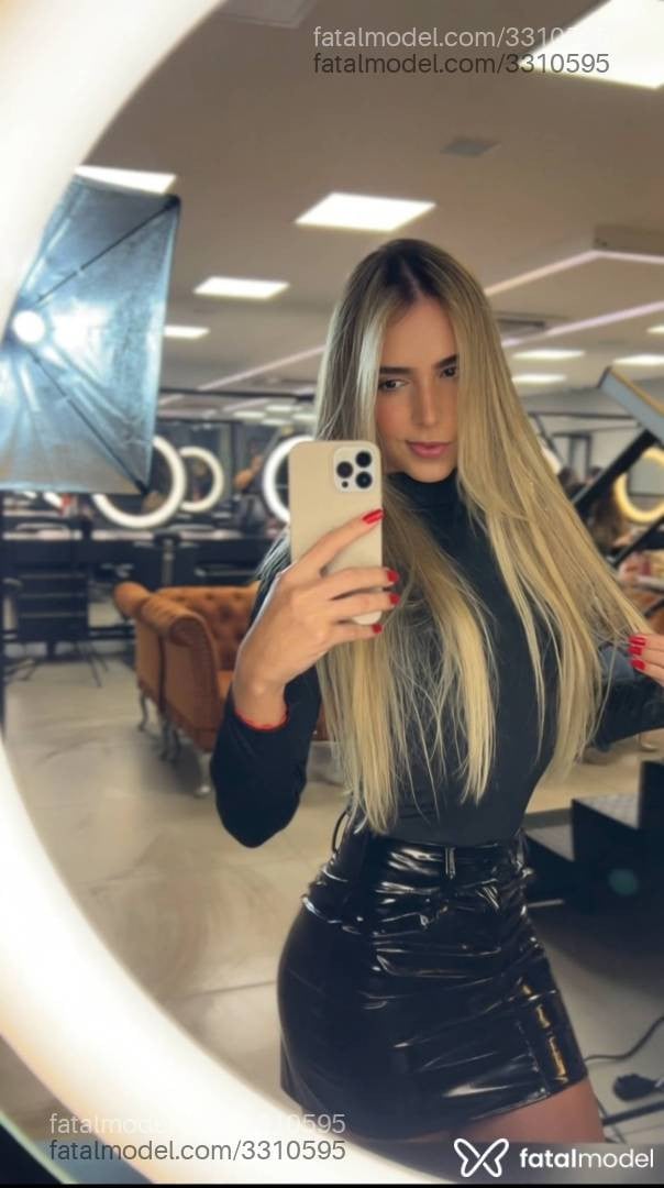 Acompanhante mulher trans loira (o) de olhos castanhos em São Paulo Acompanhante mulher trans loira (o) de olhos castanhos em São Paulo - Thalita Nunes