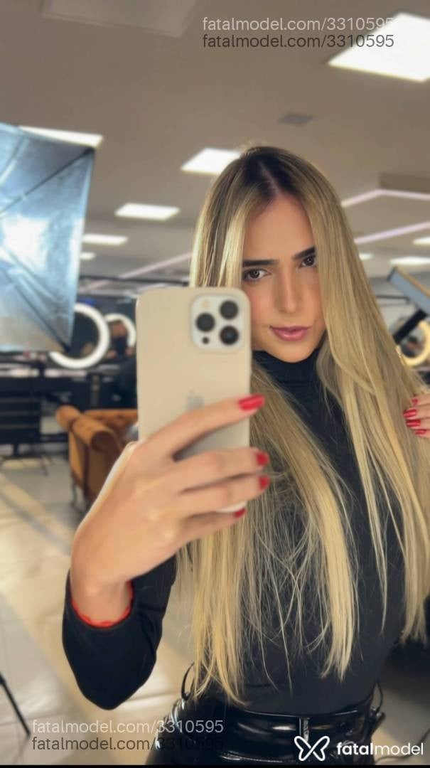 Acompanhante mulher trans loira (o) de olhos castanhos em São Paulo Acompanhante mulher trans loira (o) de olhos castanhos em São Paulo - Thalita Nunes