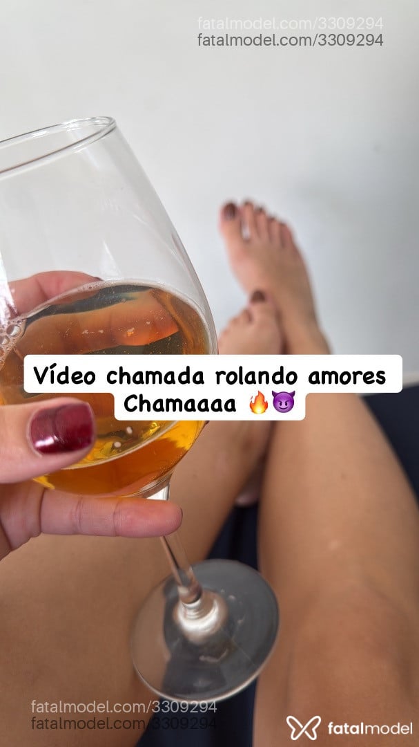 Acompanhante mulher ruiva (o) de olhos castanhos - Cherry