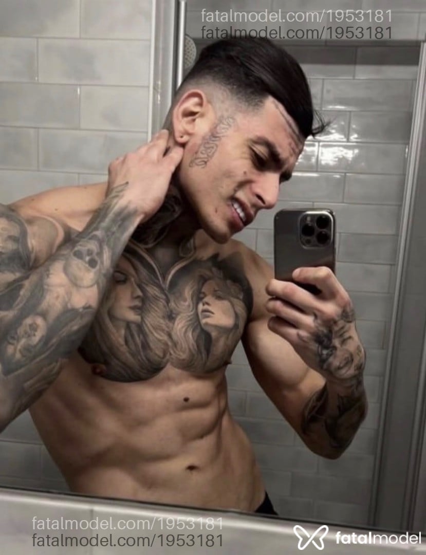 Acompanhante homem com cabelo grisalho de olhos castanhos - Matteo