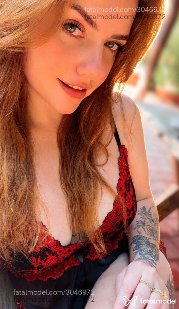 Acompanhante mulher ruiva (o) de olhos azuis - Thata