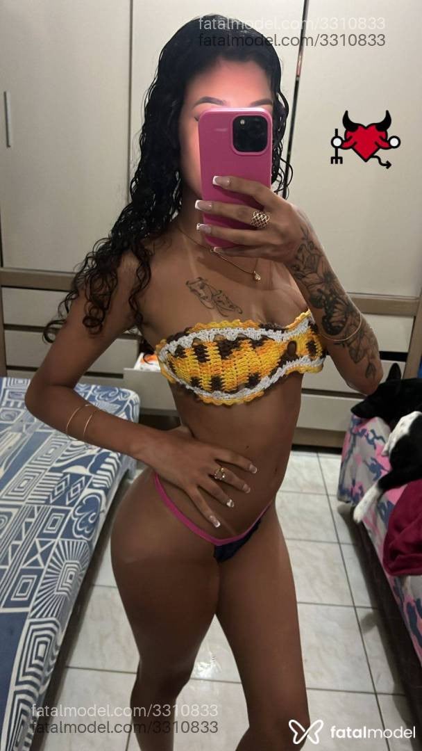 Acompanhante mulher morena (o) de olhos verdes - Atena