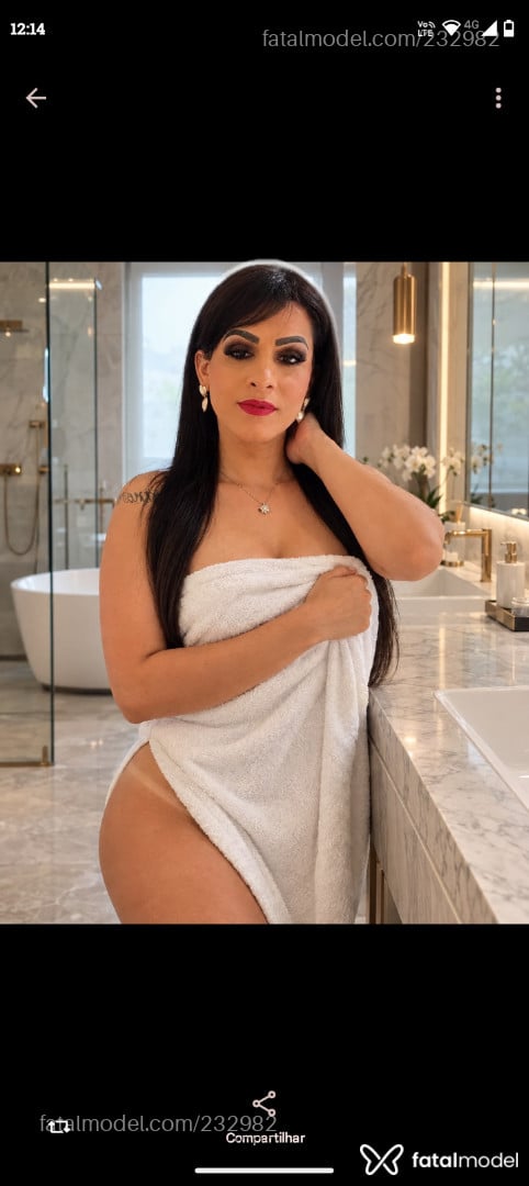 Acompanhante mulher trans morena (o) de olhos castanhos - Kallily