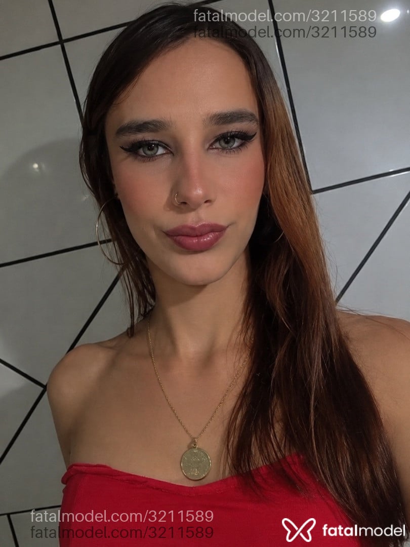 Acompanhante mulher trans morena (o) de olhos azuis - Jady Almeida