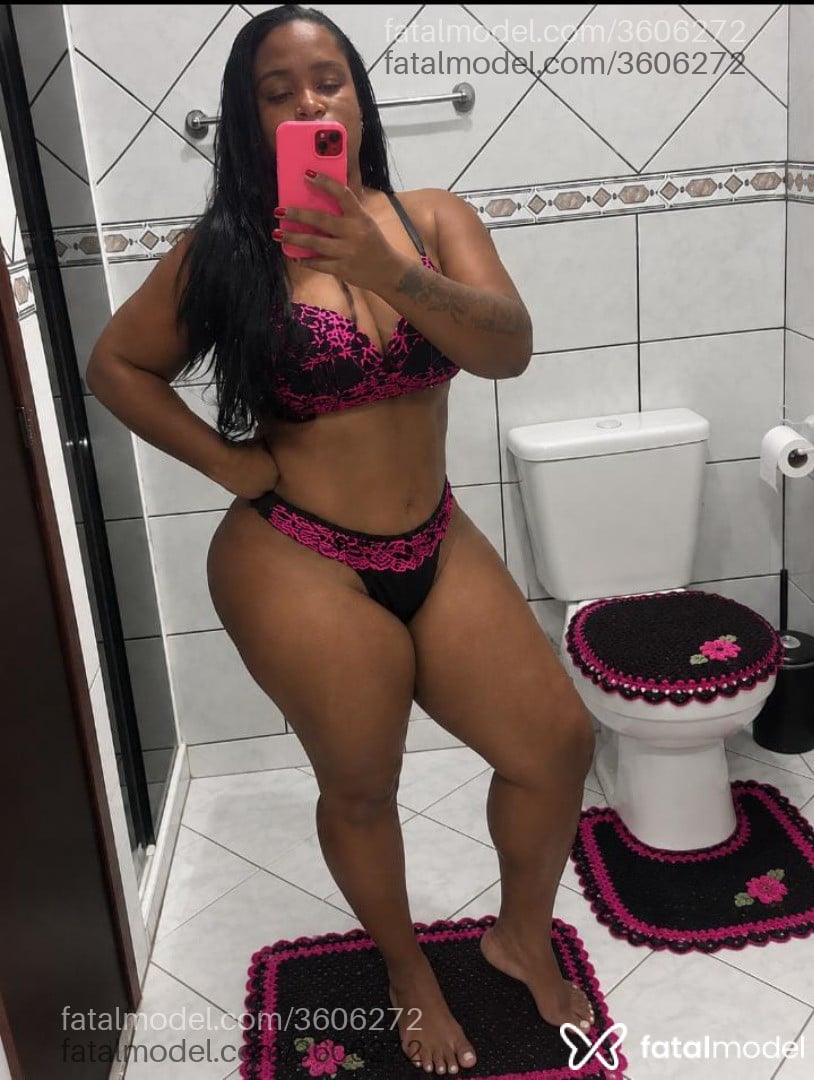 Acompanhante mulher morena (o) de olhos pretos - Gaby Amarante