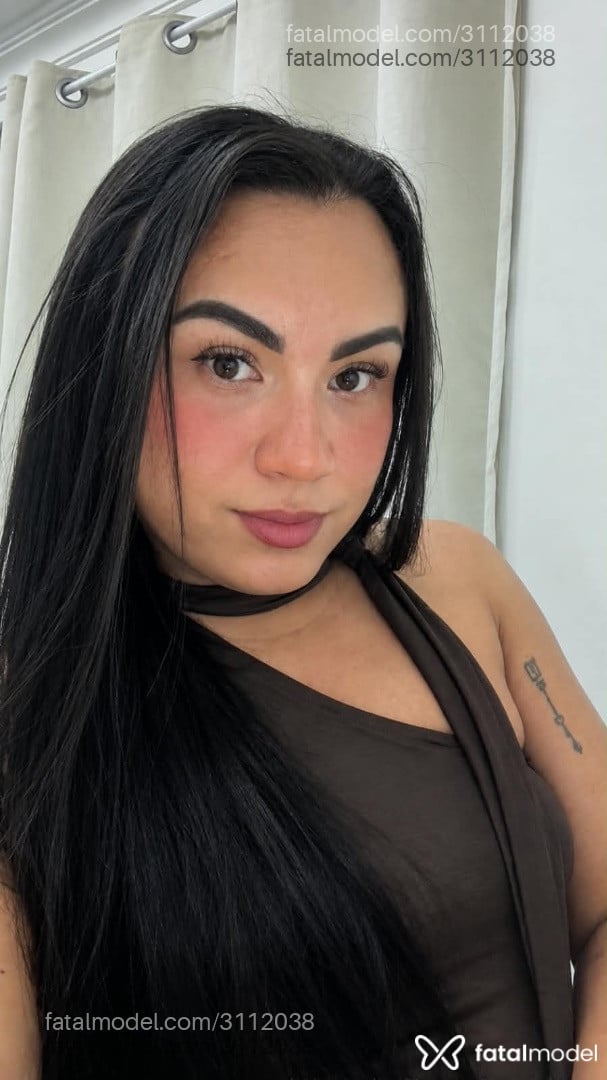 Acompanhante mulher trans morena (o) de olhos castanhos - Isis Sampaio