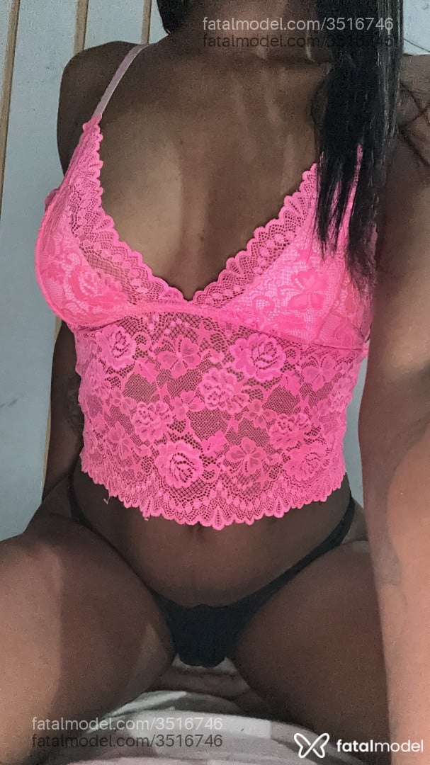 Acompanhante mulher morena (o) de olhos castanhos - Solzinha