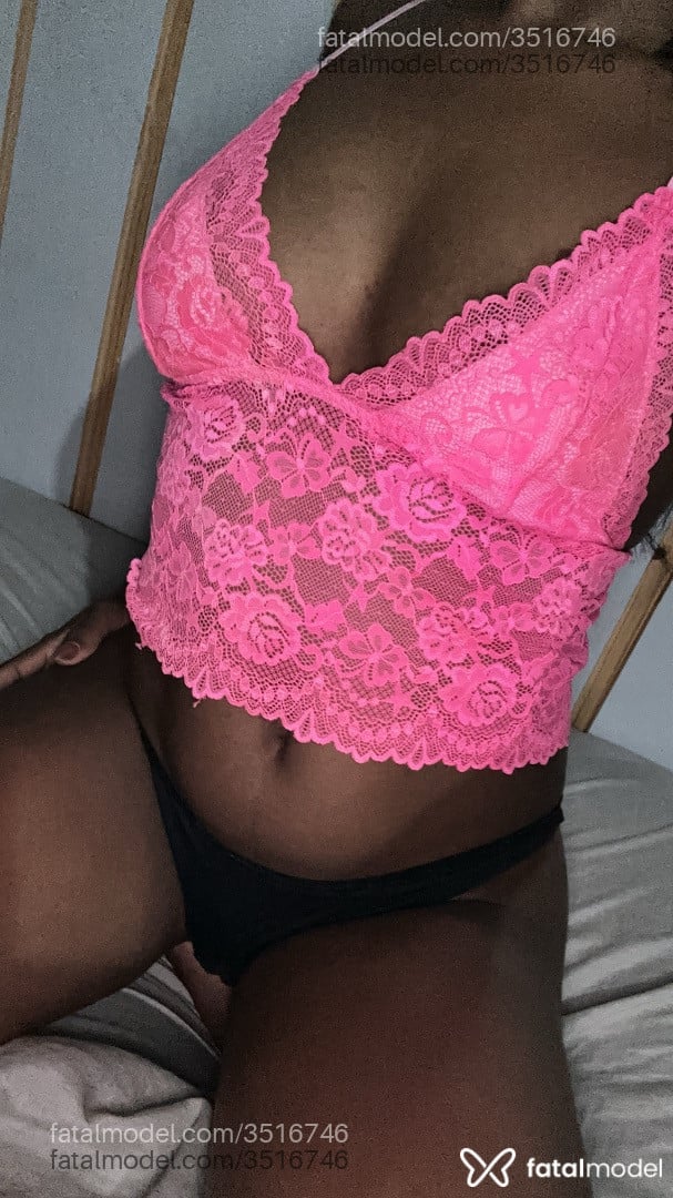 Acompanhante mulher morena (o) de olhos castanhos - Solzinha