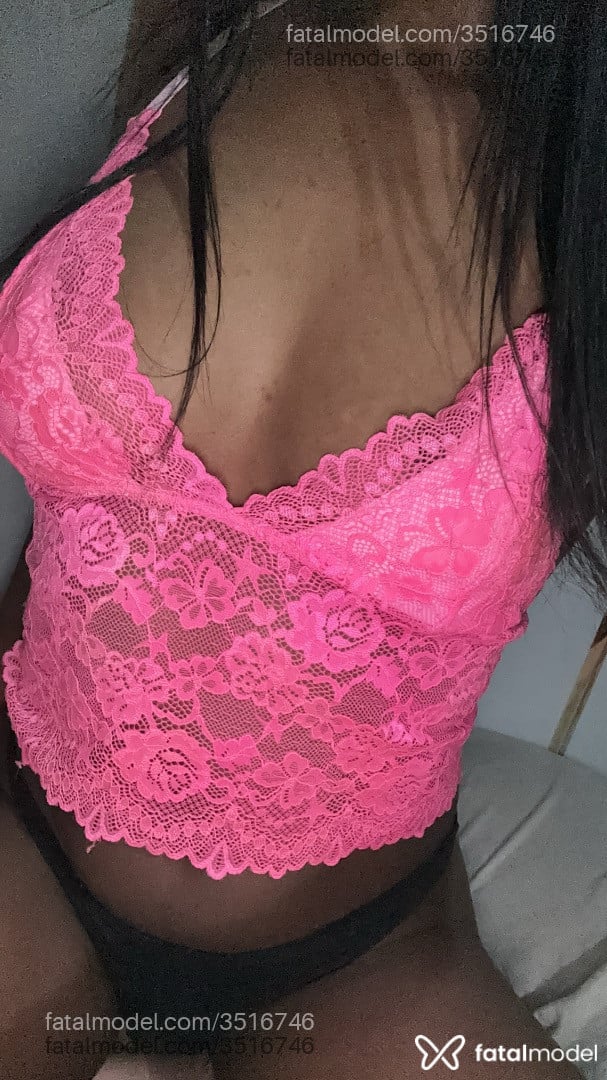 Acompanhante mulher morena (o) de olhos castanhos - Solzinha