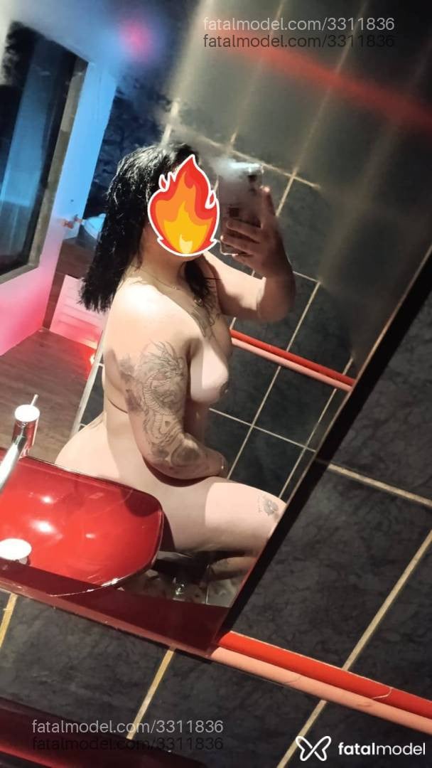 Acompanhante mulher com cabelo castanho de olhos castanhos - Carolzinha