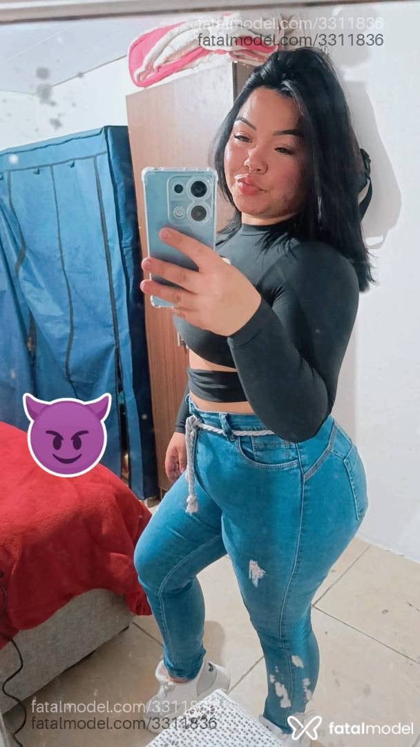 Acompanhante mulher com cabelo castanho de olhos castanhos - Carolzinha
